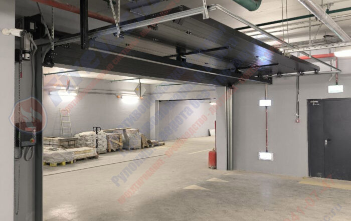 Секционные противопожарные ворота FireTechnics-S EI60 без калитки в паркинге ЖК